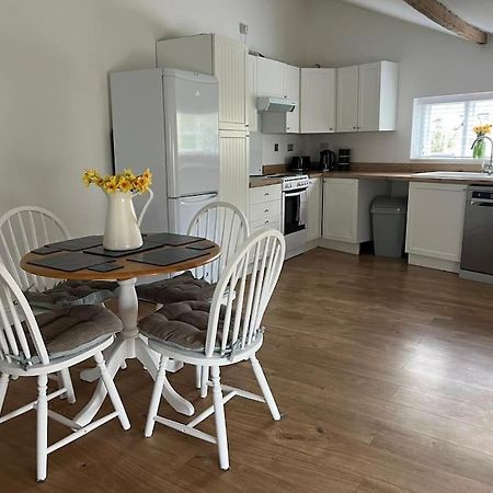 2 Bedroom Cottage In Old Town 스윈던 외부 사진