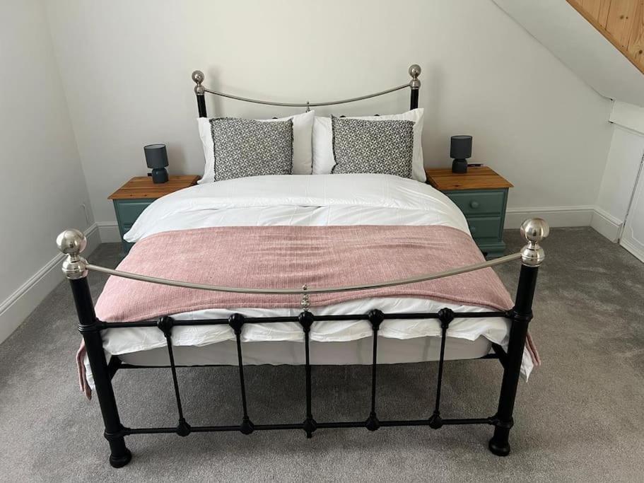 2 Bedroom Cottage In Old Town 스윈던 외부 사진